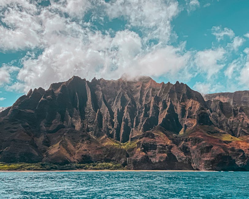 Hawaii Cliff Hotels With Lava Floors and Ocean Ceilings